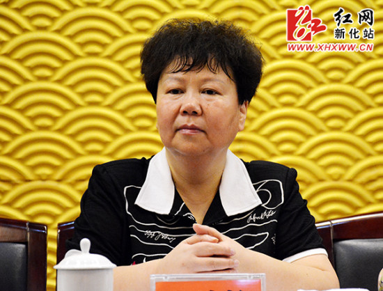 县委副书记邓敏炉致闭幕词