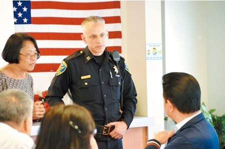 4日电 据美国《世界日报》报道,旧金山中央分局长拉萨2日鼓励华人小区