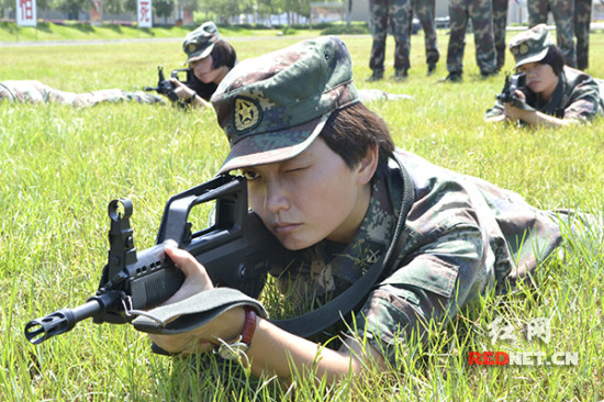 第二炮兵女兵图片图片