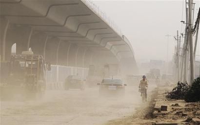 武汉扬尘污染调查渣土车漏撒系主因之一图