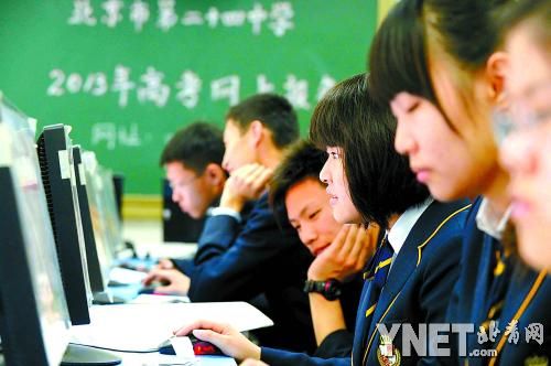 学生欲报考新闻学 记者劝阻:压力大要慎重