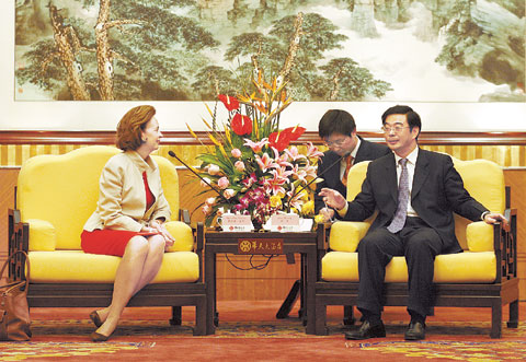 周强会见纽约证券交易所集团总裁凯瑟琳金尼女士