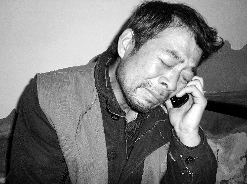 提货的人很多,他们排队到下午1时,周振鹏的老胃病又犯了,他看到前面