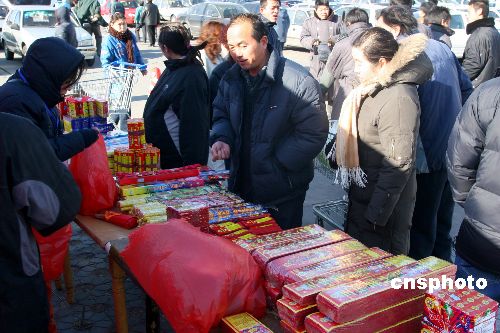 圖北京五環外開賣煙花爆竹