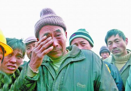 农民工讨薪被砍断手臂 事发南京,警方搜查现场一度受阻