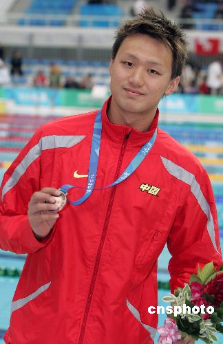 图:中国游泳公开赛中国选手张琳获铜牌