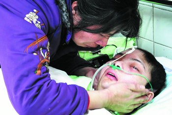 第八人民医院重度昏迷了60天,两个月前的一场车祸,令她的头颅严重受伤