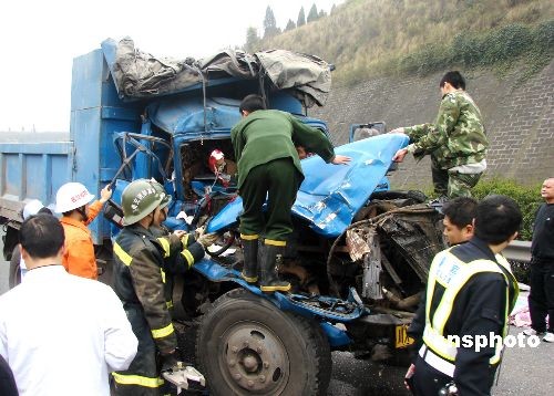 圖:四川南廣高速發生車禍_新聞中心_新浪網