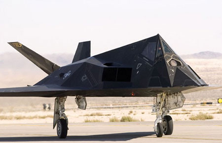 资料图:美空军首代隐形战机f-117a夜鹰攻击机