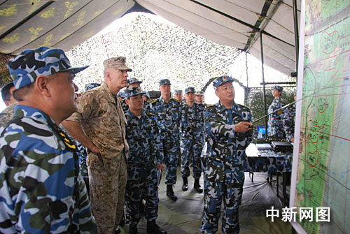 美國上將觀摩中國海軍陸戰隊的軍事演練(7)