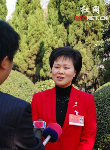 (岳阳市长黄兰香,是湖南目前唯一女市长)