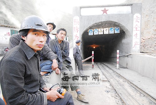 窑街发生煤矿冒顶事故3