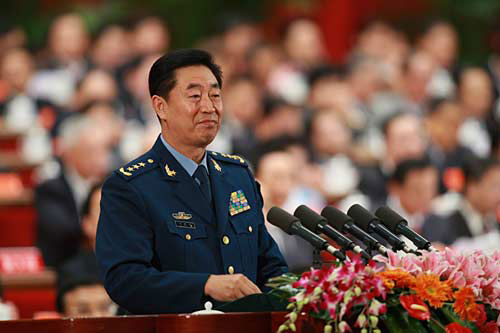 刘振起代表解放军和武警部队向工会十五大致贺词