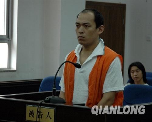 许军本受审(资料图)新京报11月4日报道 《还珠格格》中演员许军本与