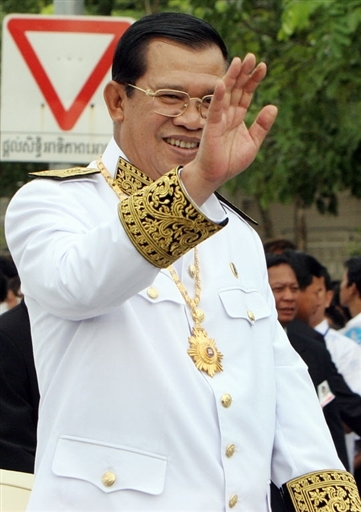 柬埔寨国王西哈莫尼在首都金边出席独立节庆祝活动.