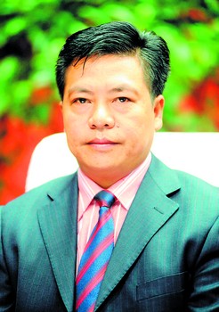 谢万坤:当老板的一定要艰苦奋斗,吃苦耐劳,以身作则,把技术掌握在自己