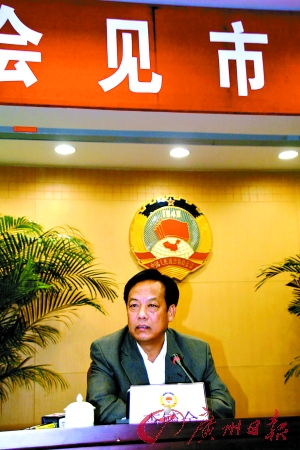 李毓全昨约请人大代表 会见政协委员谈"过冬"