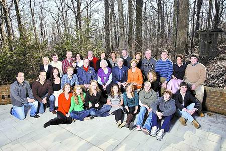12月25日,在美国马里兰州总统度假地戴维营,美国总统布什与家族成员在