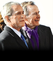 布什父子首次同台受访小布什感激父爱图