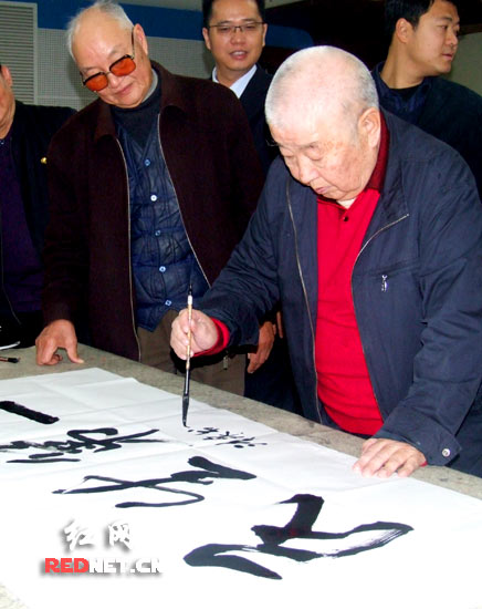 庆"两会"迎新春 老年书画家举行创作笔会(图)