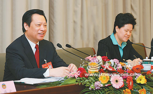 记者桂榕报道:2月13日上午,省长吴新雄,省委常委,省委政法委书记,省