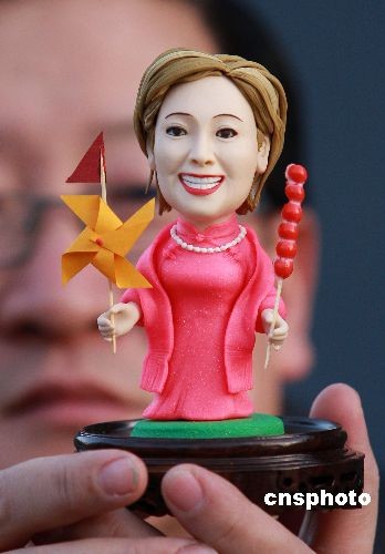 图:北京"面人彭"新作希拉里"面人儿"