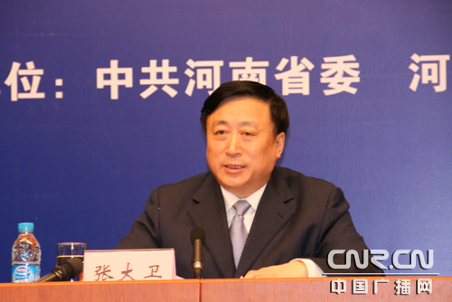 河南省副省长张大为在新闻发布会上发言