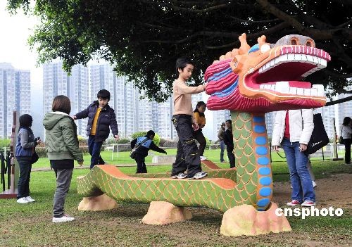 > 正文 三月八日,香港賽馬會在彭福公園舉行