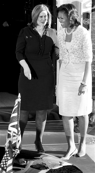 英美第一夫人秀简约着装