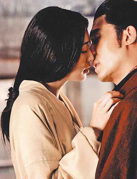 【首发】林志玲:与梁朝伟拍激情戏很害羞 金城武帅得太假