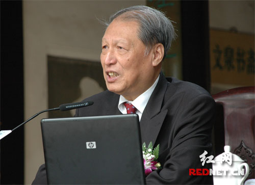 首场世博论坛"千年论坛"开讲 成思危长沙"论道"