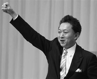 由纪夫16日在民主党代表(党首)选举中击败民主党现任副代表冈田克也