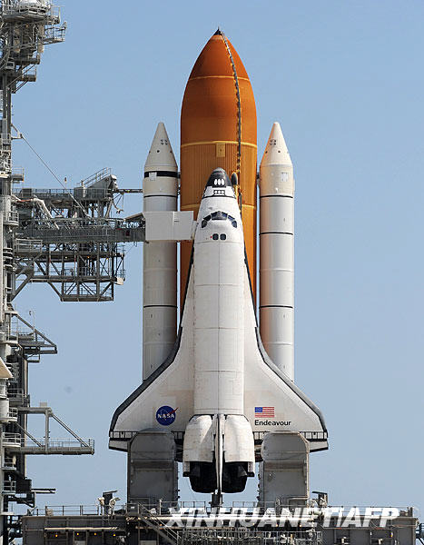 美国航天局加紧检修"奋进"号航天飞机