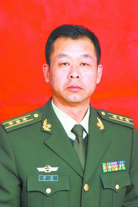 第十二届中国武警十大忠诚卫士颁奖大会在京举行 驻豫某团团长尹方