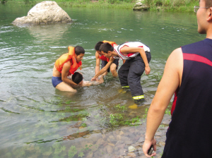 3个男游客下河游泳2人溺水身亡