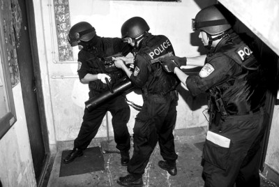 600多名警察一夜抓捕65个大盗