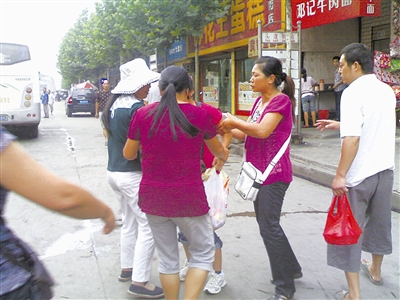 新洲客车头道街疯狂拉客