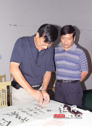 郑伯阳作品完成加盖印章