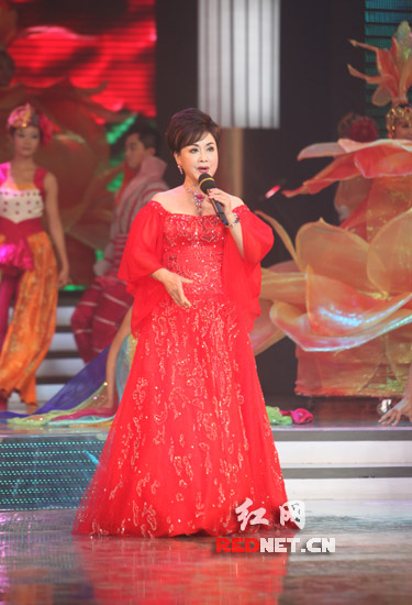 李谷一,宋祖英率民歌七湘女长沙唱响《湘江颂》