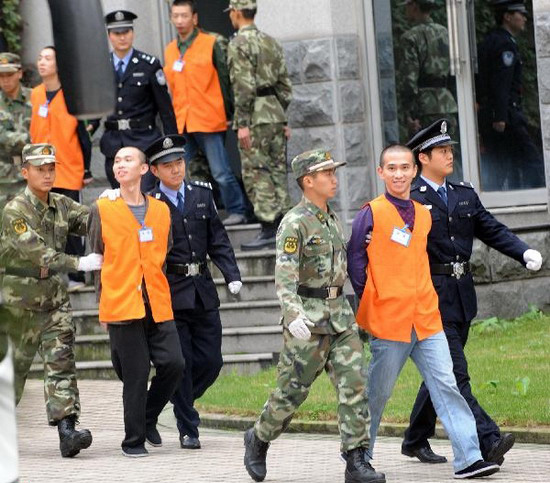 重庆双胞胎"黑老大"张波,张涛"得意地笑"的背后