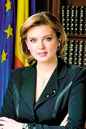 罗马尼亚美女部长掌管巨额资金引猜疑(组图)