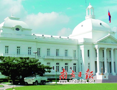 总统府部分坍塌 总统夫妇无恙