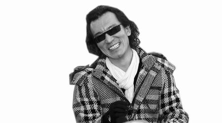 李咏来郑签售很"滑头" 耍嘴"永远有理"