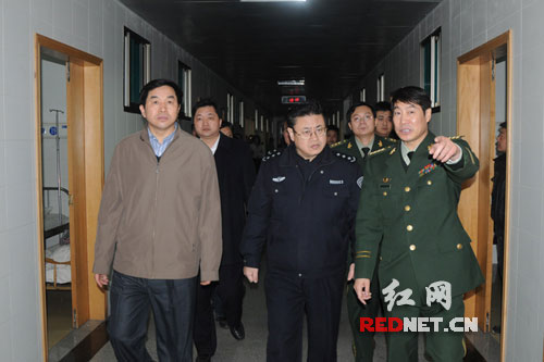 工作组成员在省公安厅胡旭曦副厅长,省消防总队岳喜强总队长的陪同下