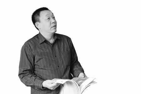 肖红,1960年9月出生于河南开封.