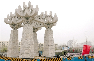 本报讯郑州市近年共建设22座雕塑之一的"和谐之林"已完工,正式矗立在