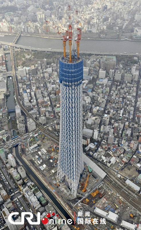 2010年3月29日,日本东京,图中显示天空树正在建设之中,建成后将达到