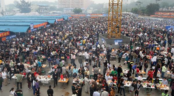 广州火葬场迎来拜祭高峰(组图)