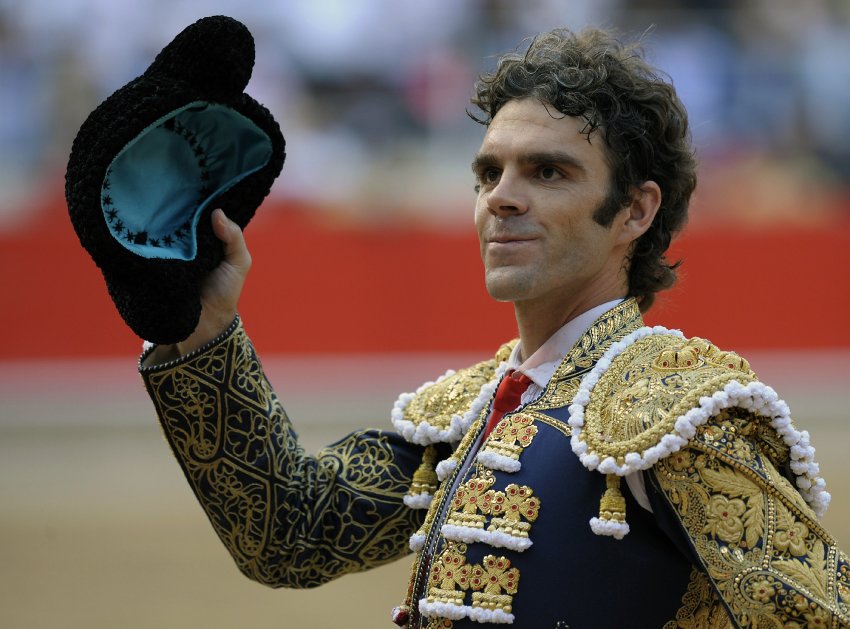 西班牙明星斗牛士遭公牛猛击受重伤高清组图