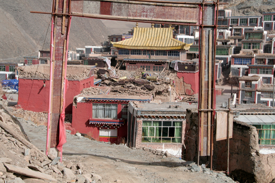 目击地震后的玉树古遗址(图)